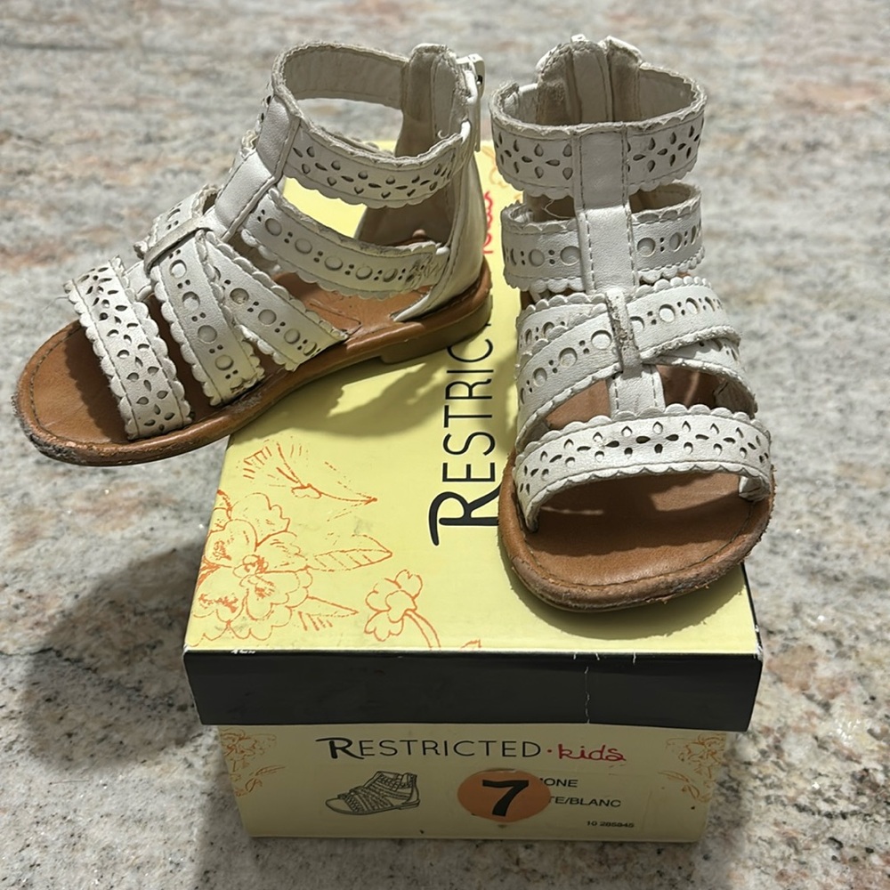 10/$30 Restricted kids Sandals